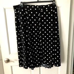 NWT 4X TORRID POLKA DOTTED BLACK/WHITE SKIRT